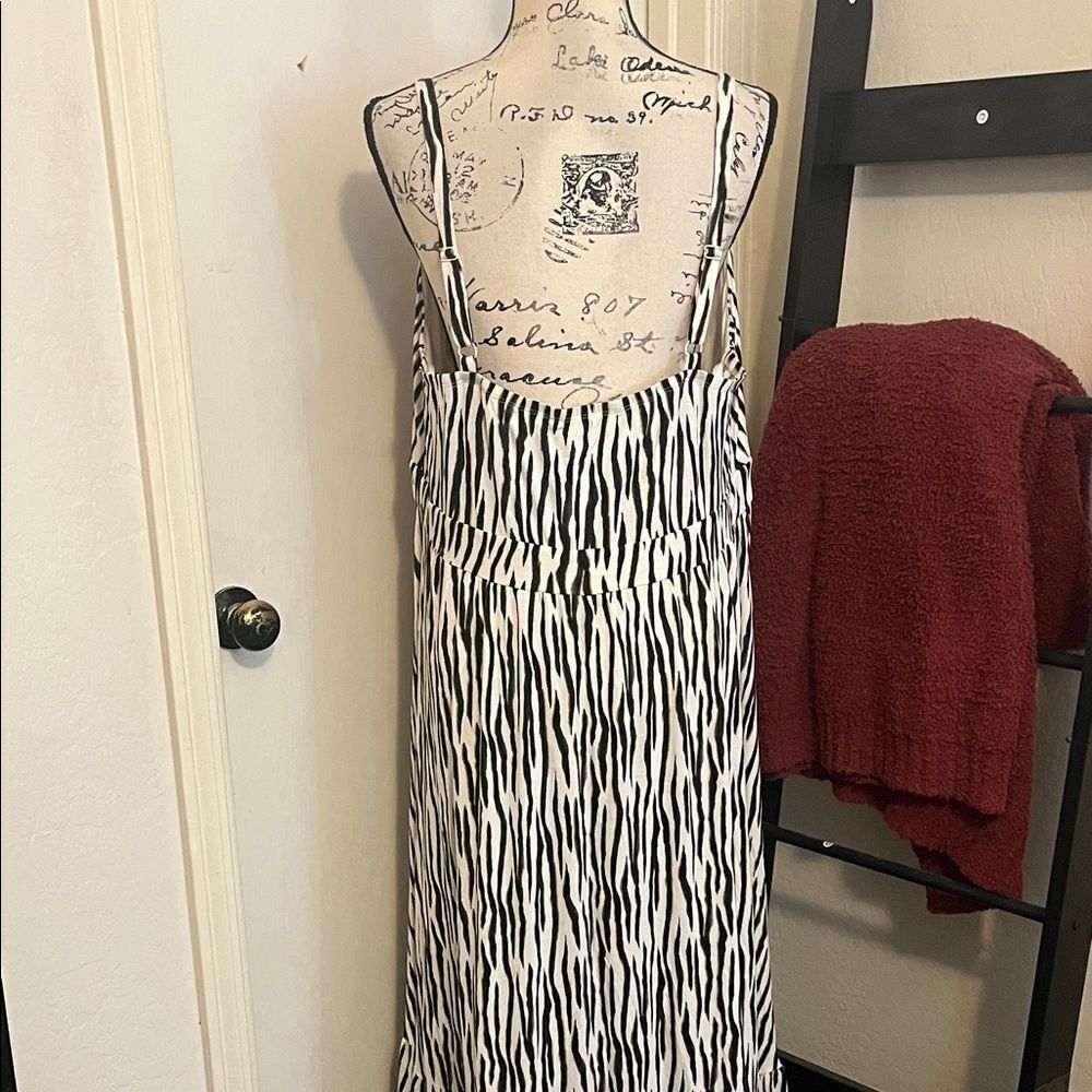 Torrid Black White Supersoft V-Neck Tiered Sleeveless Maxi Dress Event Party - Picture 6 of 14
